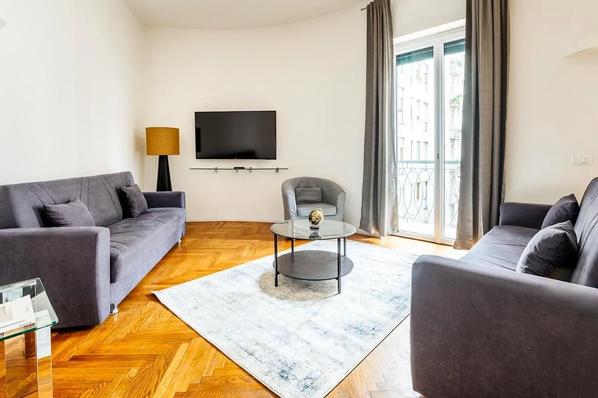 Exclusive 3 Bedrooms Apartment Near Duomo Mailand