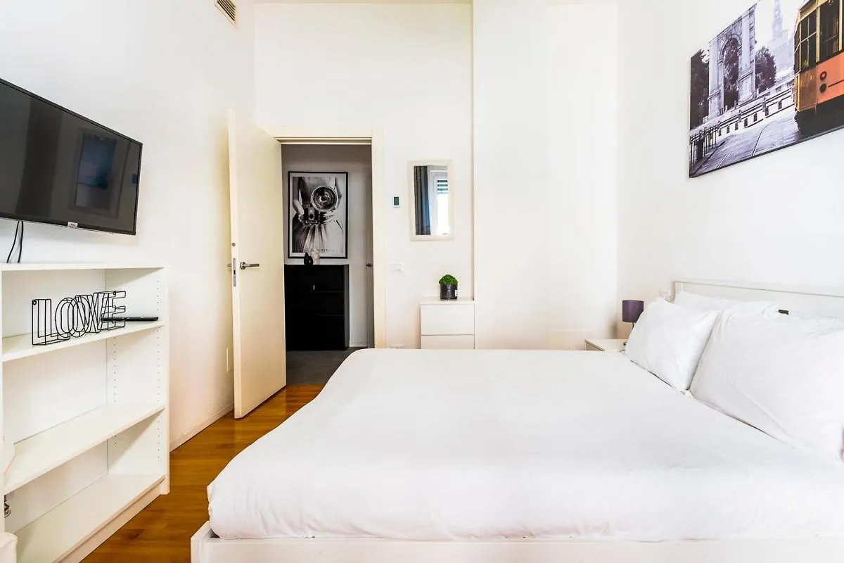 Exclusive 3 Bedrooms Apartment Near Duomo Milan Italy