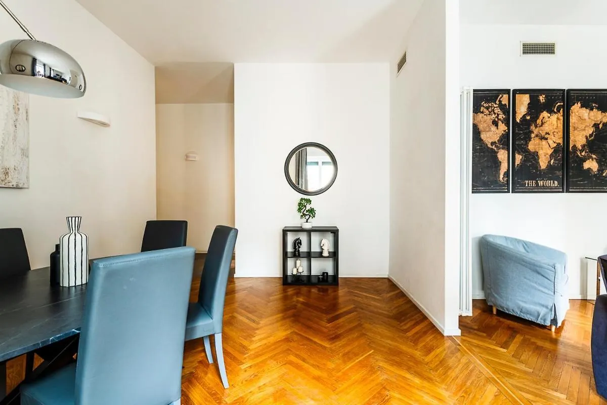 Exclusive 3 Bedrooms Apartment Near Duomo Milan