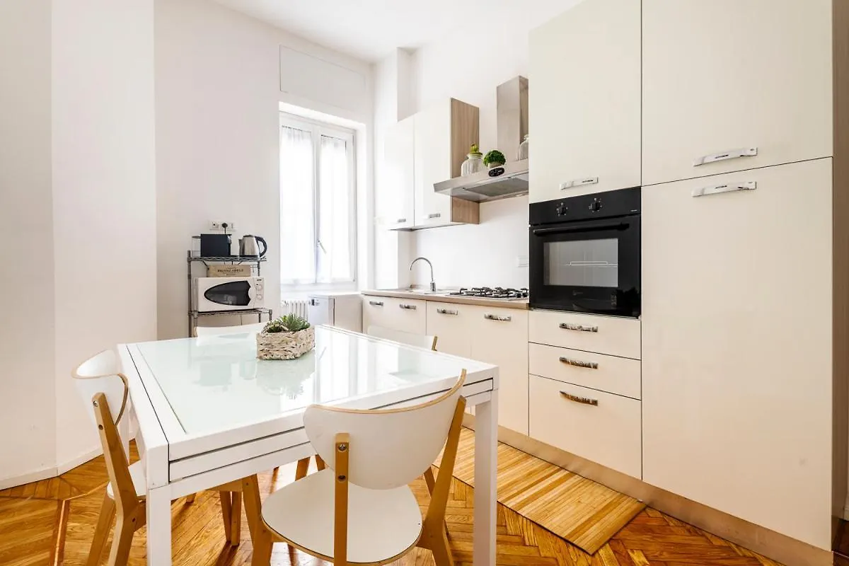 Exclusive 3 Bedrooms Apartment Near Duomo Mailand