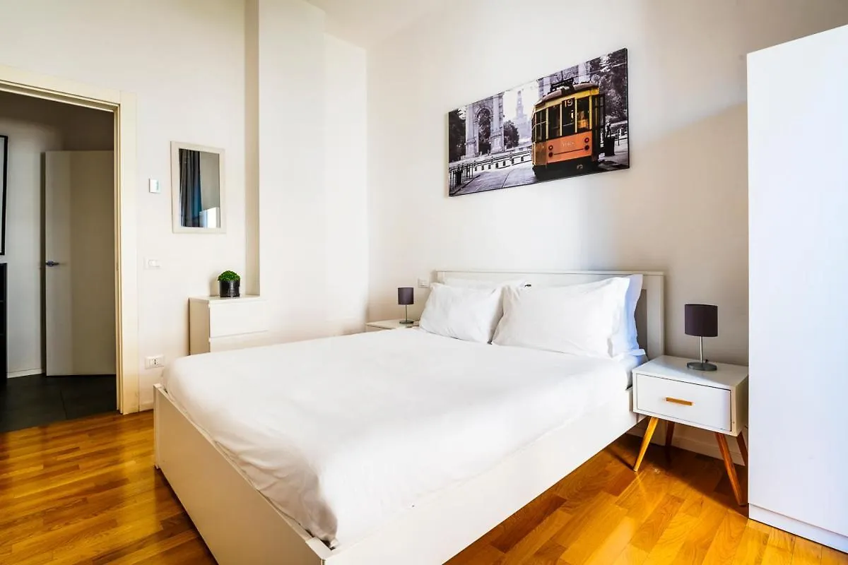Exclusive 3 Bedrooms Apartment Near Duomo Milan